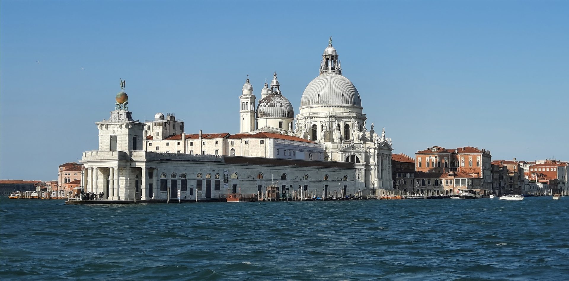 Santa Maria della Salute, Venice - 01.jpg